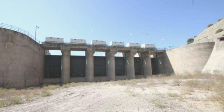 Madra Barajı kurudu, Ayvalık susuz kaldı!