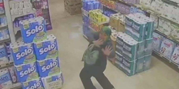 Markette yaptığı dansla gündem olan emekli öğretmen kayboldu!