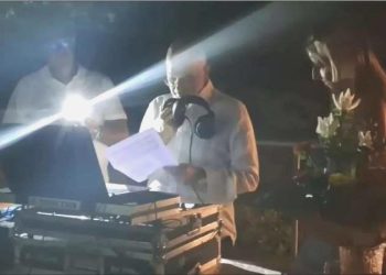 Milyoner bankacı, evlilik teklifi merasiminde nişanlısını aldatmakla suçladı