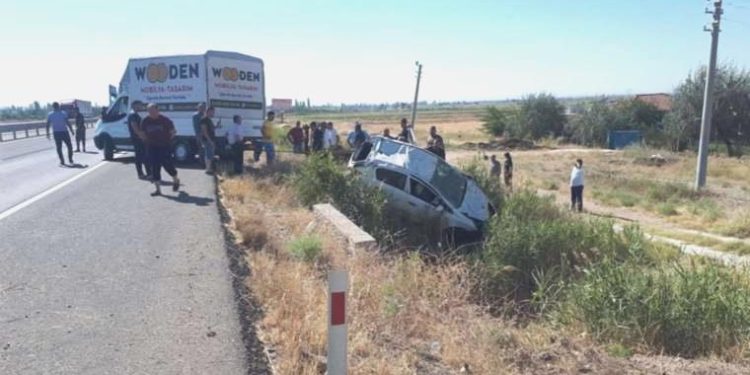 Müthiş kaza… Araba takla attı: 1 meyyit, 2’si ağır, 4 yaralı