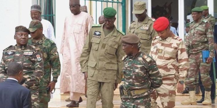 Nijer’den ECOWAS’a karşı hazırlık: Burkina Faso ve Mali’ye müsaadesi verdi