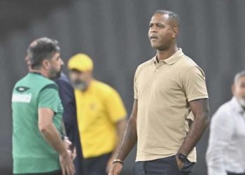 Patrick Kluivert: ‘Takımlar anlaşırsa neden ertelenmesin’