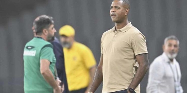 Patrick Kluivert: ‘Takımlar anlaşırsa neden ertelenmesin’