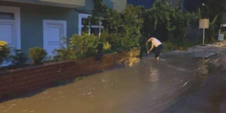 Rize’de heyelan: 3 katlı bina ve 1 müstakil mesken boşaltıldı