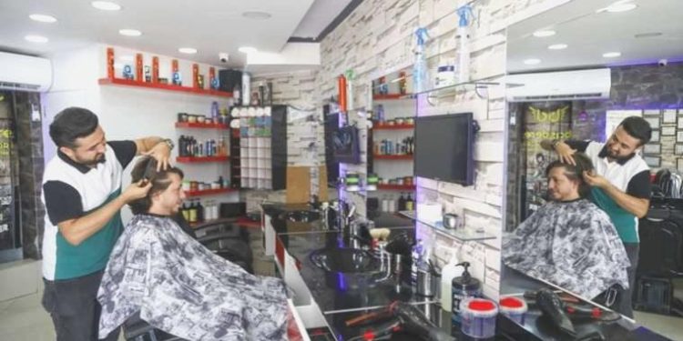 Rus ve Ukraynalıların ‘merdiven altı’ berberlerine reaksiyon