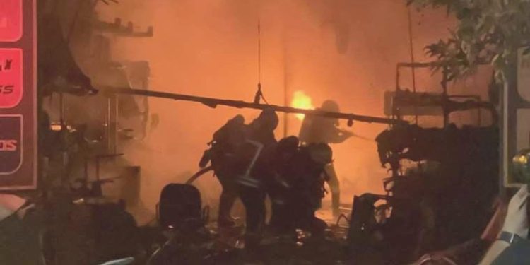 Sanayi sitesinde korkutan yangın: 7 kişi hastaneye kaldırıldı