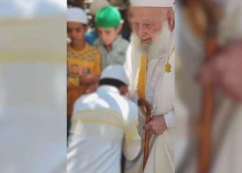 Şanlıurfa’da çocuklara pirin elini öptürdüler!