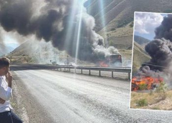 Seyir halindeki otobüs alev topuna döndü, sürücünün dikkati yolcuları kurtardı