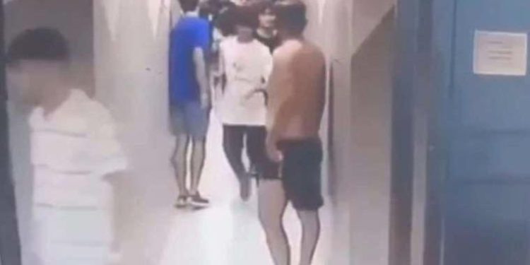 Şoka giren gencin lisanı tutuldu… Bağcılar’da ‘halı sahada’ silahlı arbede: 2 yaralı