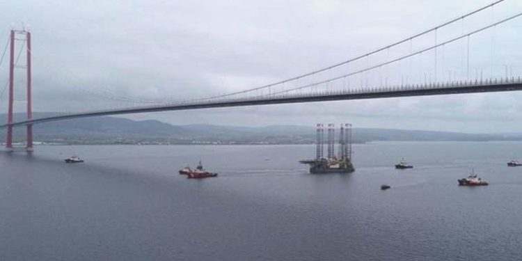 Son Dakika: Çanakkale’de gemi trafiği askıya alındı