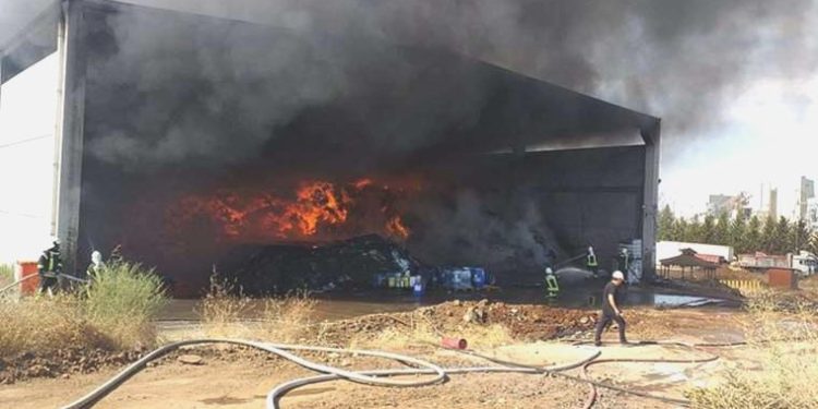 Son dakika… Manisa’da geri dönüşüm tesisinde yangın!