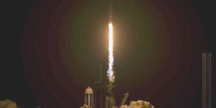 Space X, Milletlerarası Uzay İstasyonu’na 4 astronot gönderdi