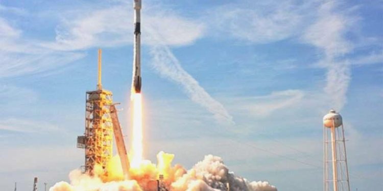 SpaceX’in Falcon-9 roketi 4 mürettebatla başarılı bir halde fırlatıldı