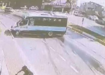 Sultanbeyli’de mazot dökülen yolda 7 araç kaza yaptı