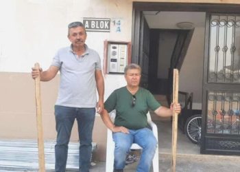 Tıpkı binada bir haftada 8 yangın çıktı: Sopayla nöbete başladılar