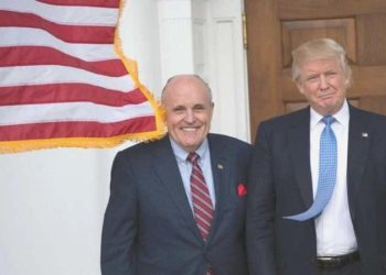 Trump’la birlikte Georgia davasında sanık olan bir kişi daha teslim oldu