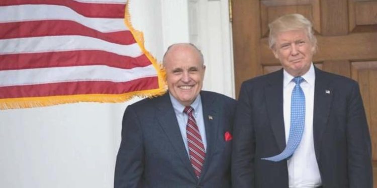 Trump’la birlikte Georgia davasında sanık olan bir kişi daha teslim oldu