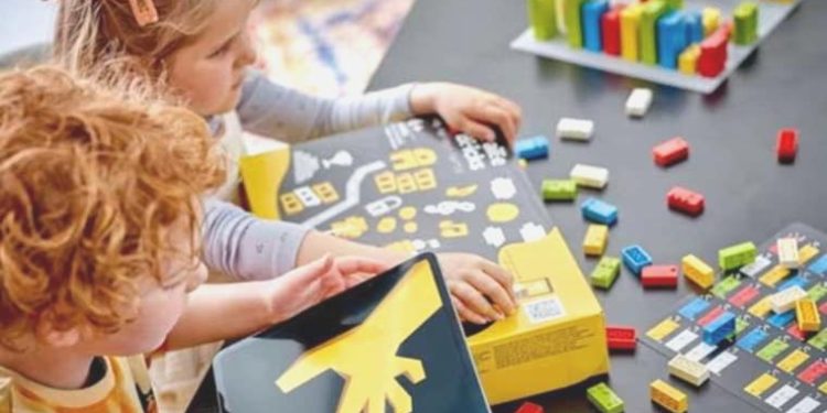Ünlü oyuncak firması Lego’dan, braille alfabeli modüller