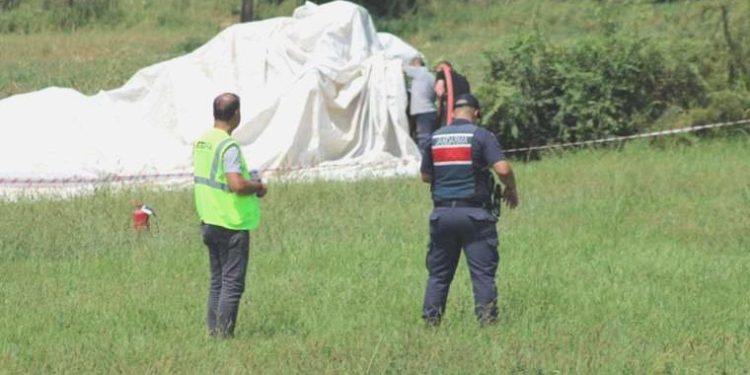 Üstü branda ile kapatıldı… Aydın’da düşen THY eğitim uçağını sır üzere sakladılar
