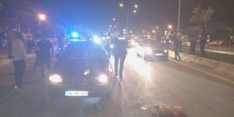 Van’da acı olay… Düğünden çıkan ikili araba çarptı!