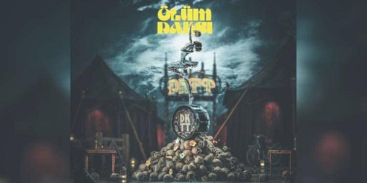 Vitrindeki albümler