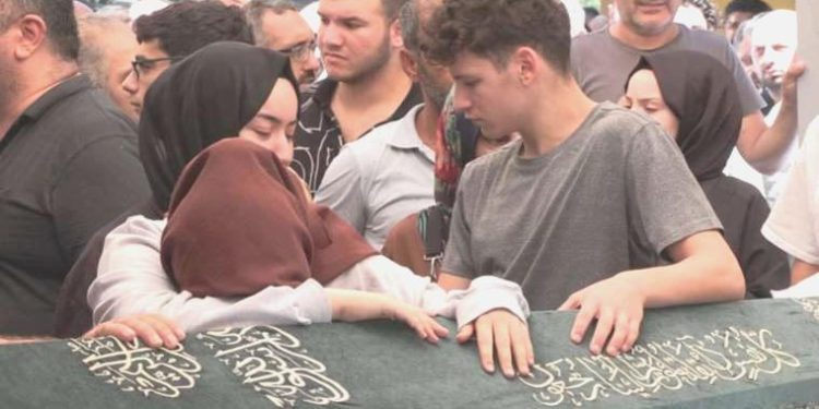 Yozgat’taki otobüs kazasında ölen anne baba ile çocukları toprağa verildi