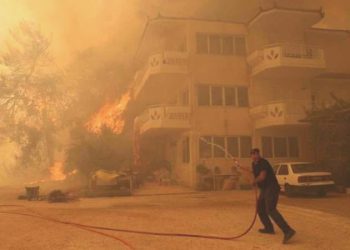 Yunanistan’da Türk köylerine sıçrayan yangın denetim altına alındı