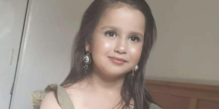 10 yaşındaki Sara Sharif’in mevti: Pakistan ve İngiliz polisi baba ve iki kişiyi daha arıyor