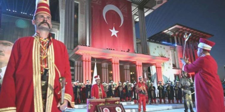 30 Ağustos Zafer Bayramı’nda Atatürksüz 100. Yıl Marşı’na siyasilerden sert reaksiyon: Parti devleti dileği