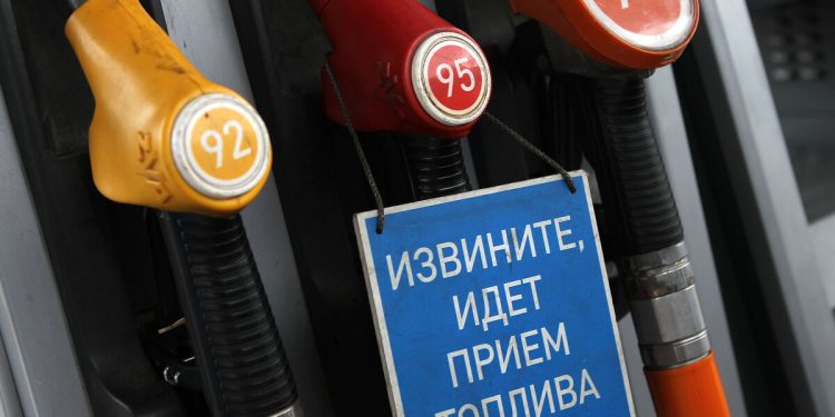 Rusya petrol ihracatını 6 ay askıya aldı