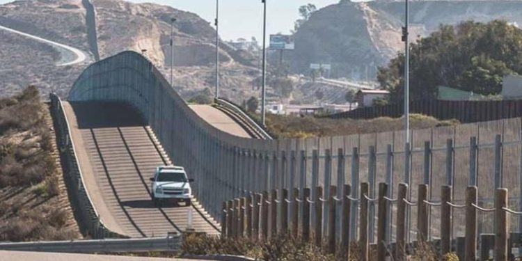 ABD’nin Meksika hududunda terör paniği: Kaçak girişleri IŞİD militanı yönetiyor