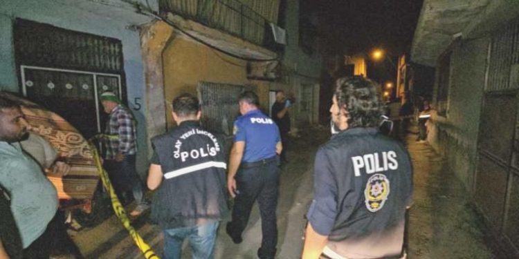 Adana’da dehşet: Balkona çağırıp, tabancayla başından vurarak öldürdü!