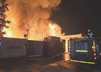 Adana’da palet imalathanesinde korkutan yangın!