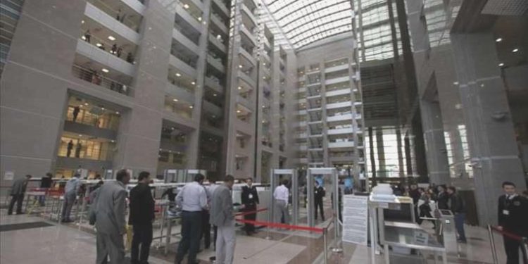 Adliyelerde mahkumlar çalıştırılacak: Personeller tazminatsız işten çıkarılıyor