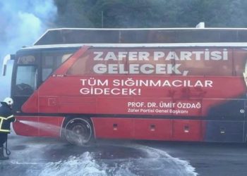 Ankara’ya yürüyecekti: Ümit Özdağ’ın otobüsünde yangın!