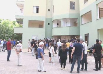 Antalya’da yıkım kararı verilen 26 yıllık sitede mühür arbedesi: 6 gözaltı