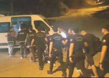 Balıkesir’de 61 sistemsiz göçmen ve 5 insan kaçakçısına gözaltı