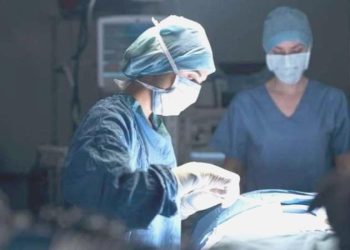 Bayan cerrahların tedavi ettiği hastaların ölme ihtimali düşük