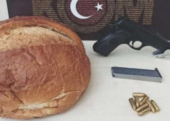 Böylesi görülmedi! Muğla’da ekmek ortasına gizlenmiş tabanca yakalandı