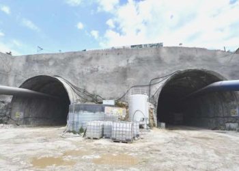 Buca Onat Tüneli yolu yarıladı