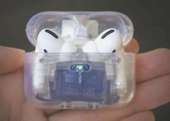 Çalışabilen şeffaf yapıda AirPods Pro kutusu yaptı