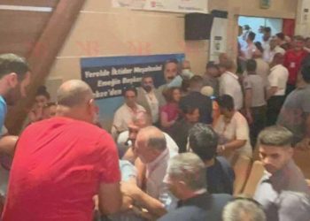 CHP ilçe kongresinde arbede çıktı! Küfürler havada uçuştu