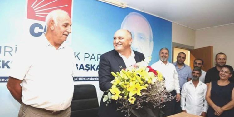 CHP Küçükçekmece’de evre teslim merasimi