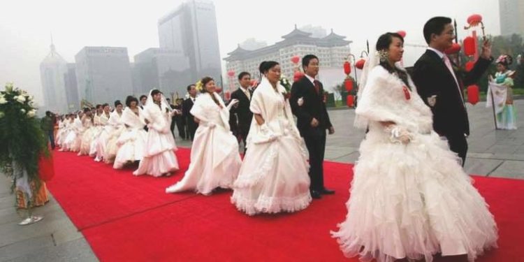 Çin’de genç yaşta evlenen çiftlere maddi yardım yapılacak