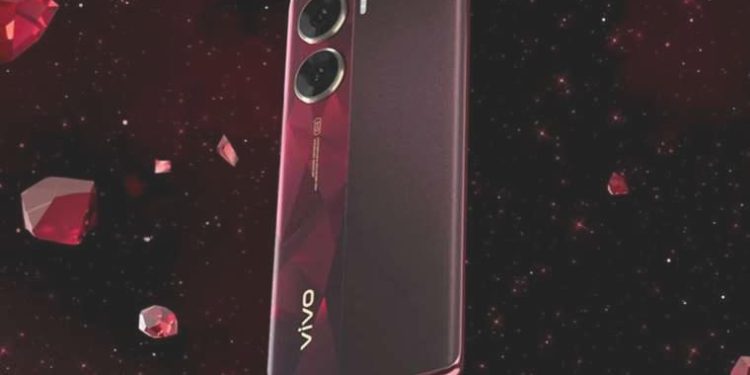 Çinli telefon şirketi yeni aygıtı Vivo V29e 5G’yi tanıttı: Cam art kasası ile geliyor