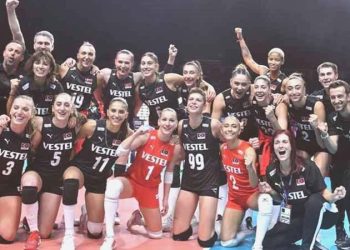 Dünyanın en hoş takımı! Filenin Sultanları yarı finalde…