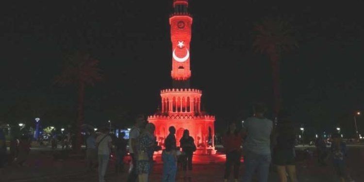 Ege’de Zafer Bayramı coşkusu meydanlara taştı