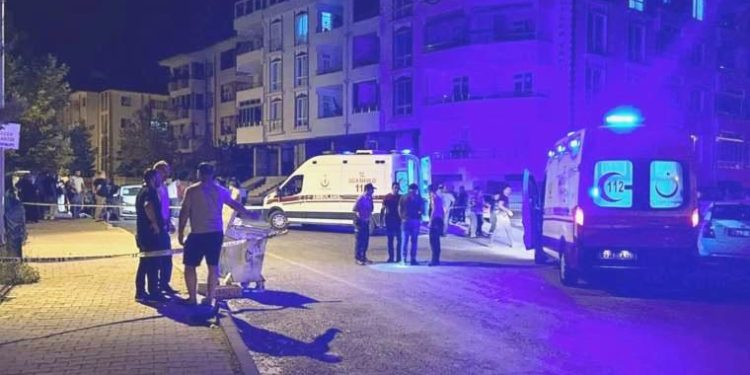 Elazığ’da bıçaklı ve satırlı arbede: 1 kişi hayatını kaybetti, 1 kişi yaralandı!