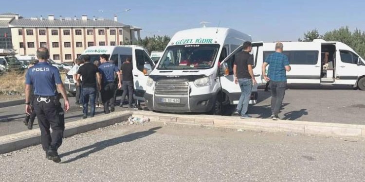 Erzurum’da silahlı satırlı hengame… 2 kişi yaralandı, 10 gözaltı!