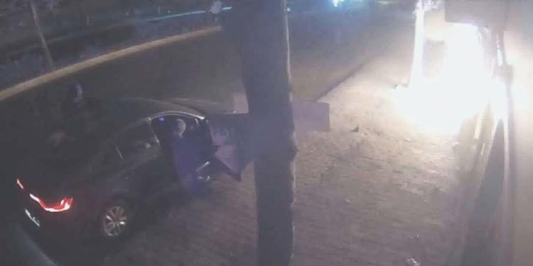 Esenyurt’ta camını kıramadıkları lokantayı akaryakıt döküp yaktılar